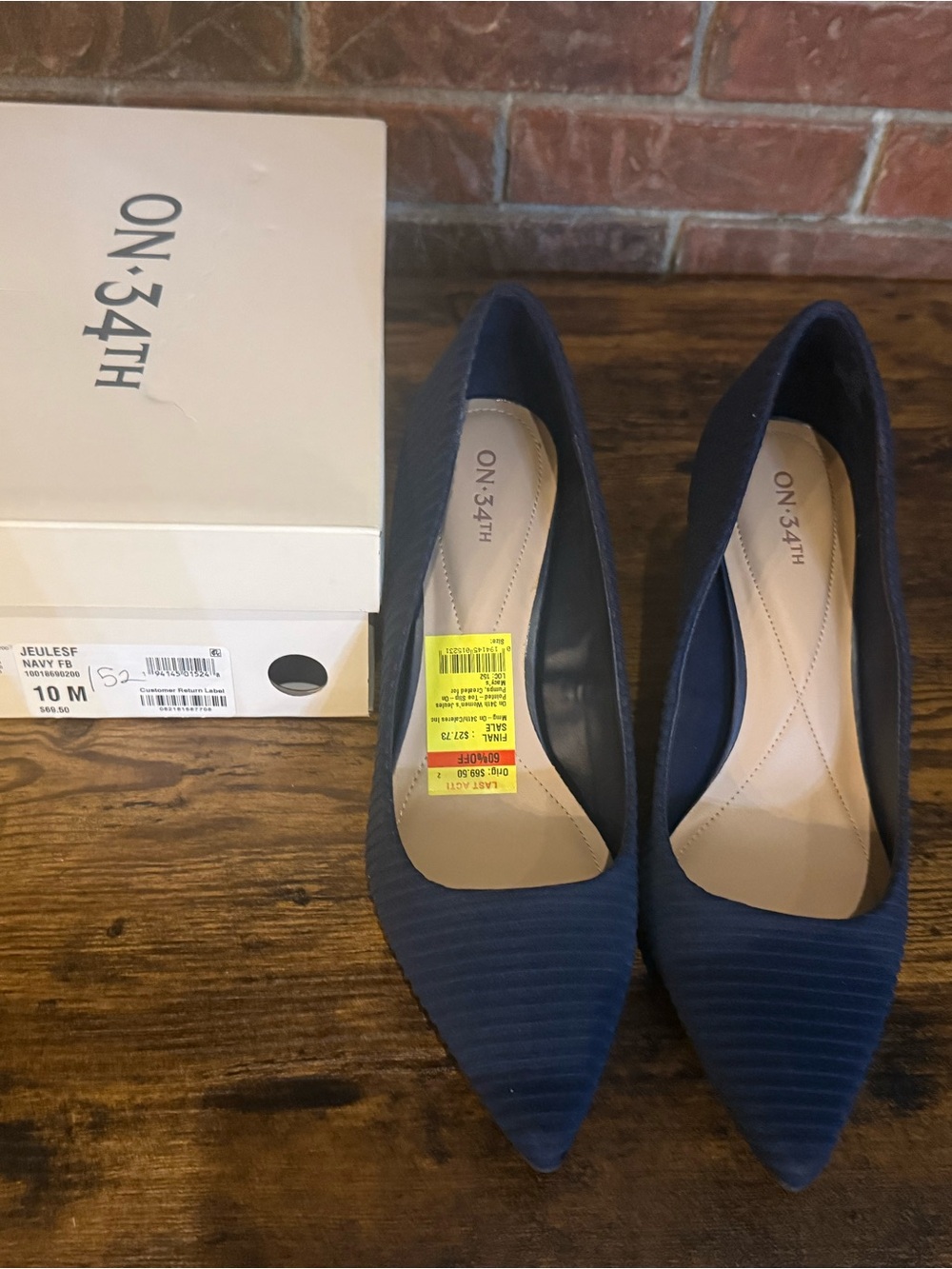 Beautiful new Navy Pointed-Toe Women's Pumps